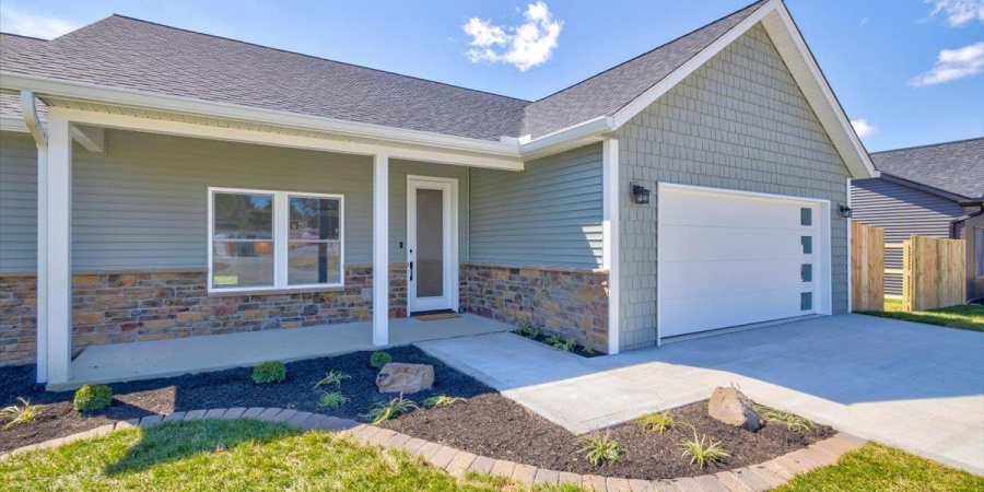 2102 Aruba Drive, Bedford, Indiana 47421,MLS,202536180