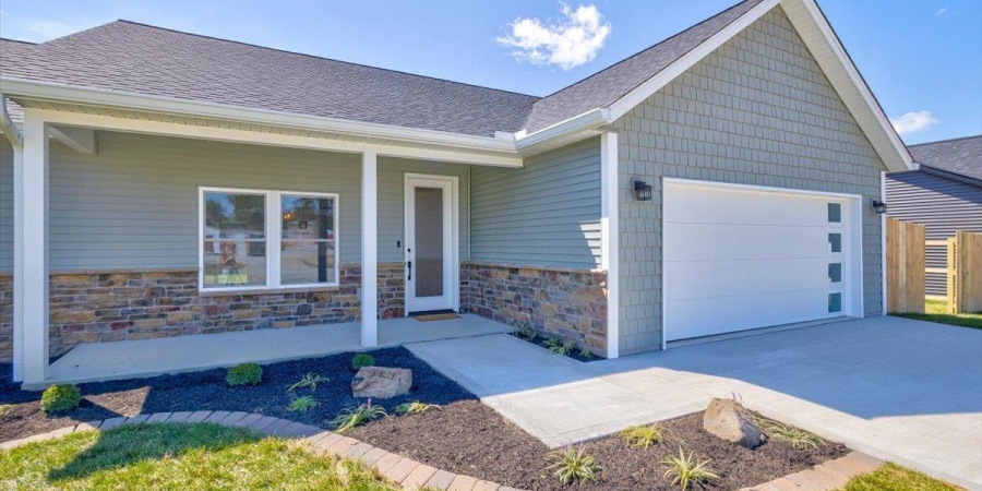 2102 Aruba Drive, Bedford, Indiana 47421,MLS,202536180
