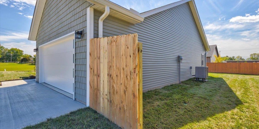 2102 Aruba Drive, Bedford, Indiana 47421,MLS,202536180