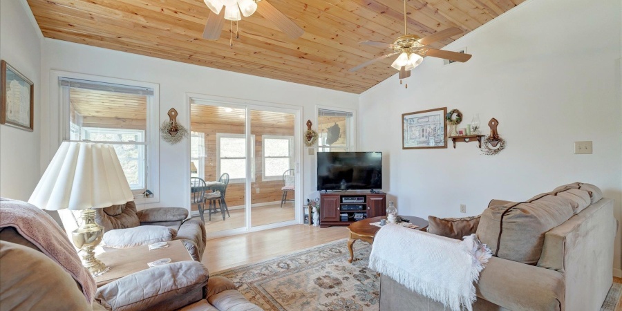 6257 E Calvertville Road, Bloomfield, Indiana 47424,MLS,202536561