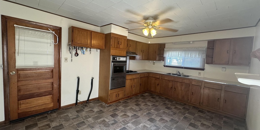 689 NW 4th Street, Linton, Indiana 47441,MLS,202536589