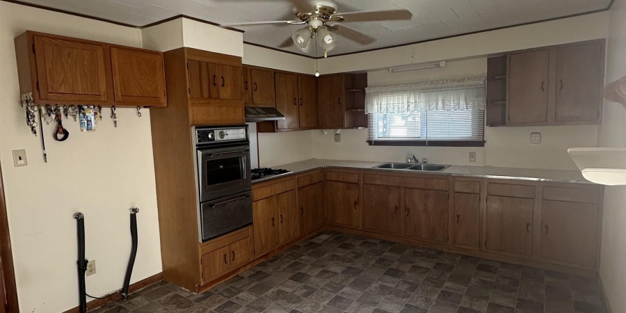689 NW 4th Street, Linton, Indiana 47441,MLS,202536589