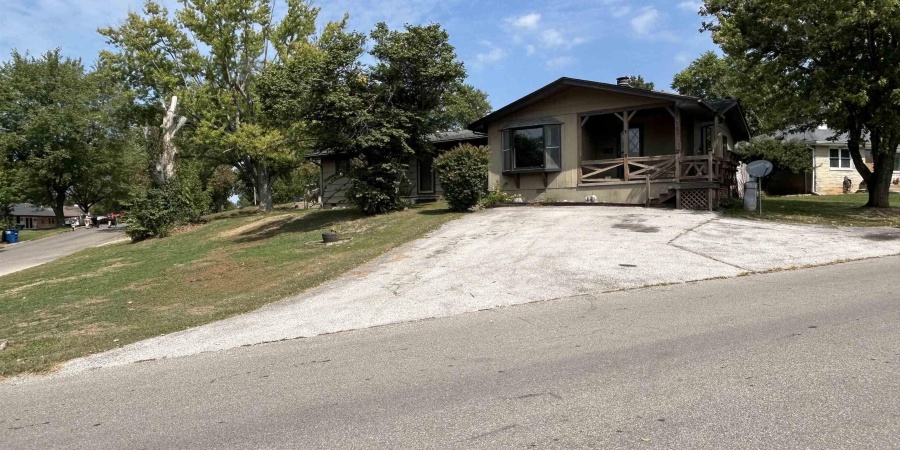 122 Edgewood Dr, Bedford, Indiana 47421,MLS,202536731