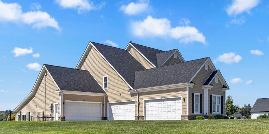 431 Summer Lake Drive, Bedford, Indiana 47421,MLS,202537069
