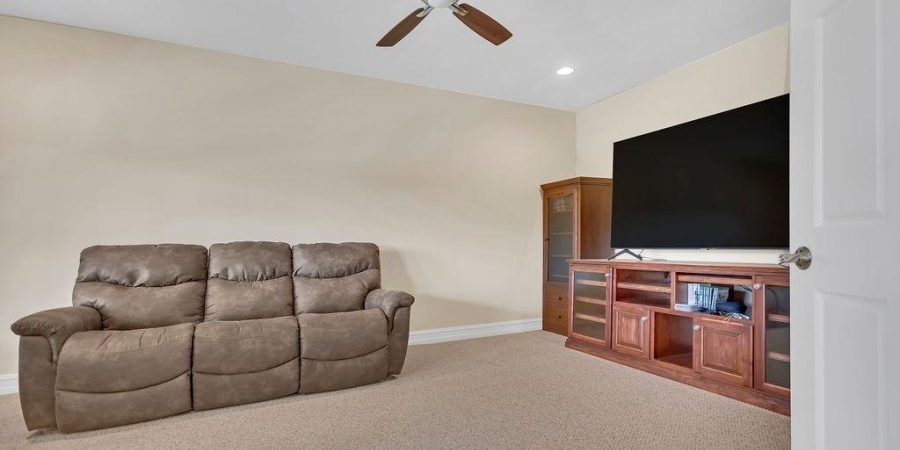 431 Summer Lake Drive, Bedford, Indiana 47421,MLS,202537069