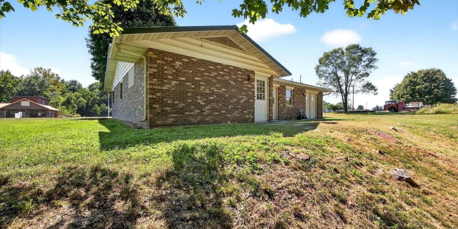 2082 W State Rd 54, Bloomfield, Indiana 47424,MLS,202537399