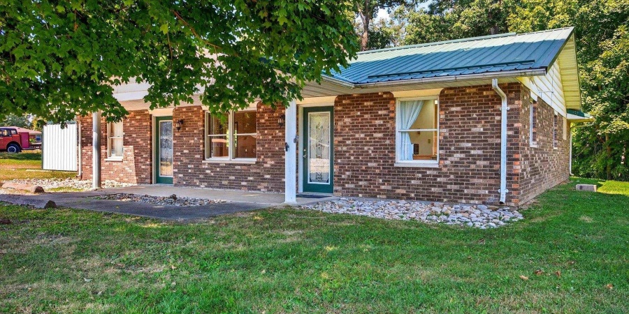 2082 W State Rd 54, Bloomfield, Indiana 47424,MLS,202537399