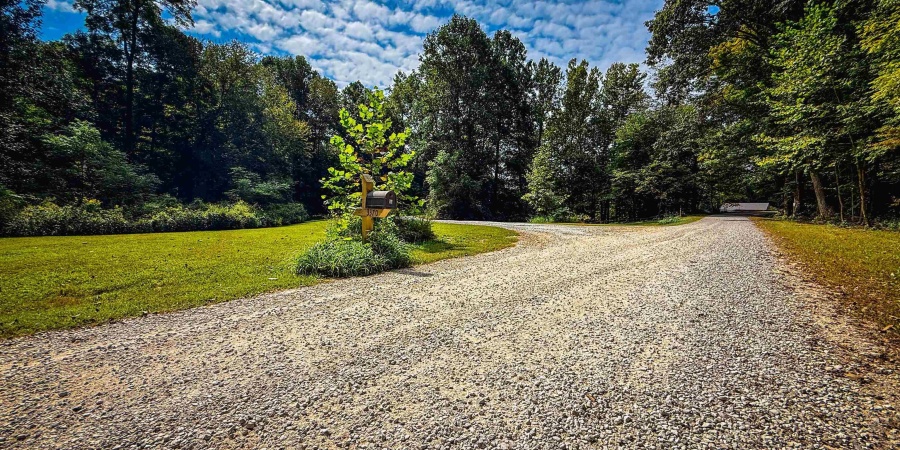 1 E Scotland Road, Bloomfield, Indiana 47424,MLS,202537622
