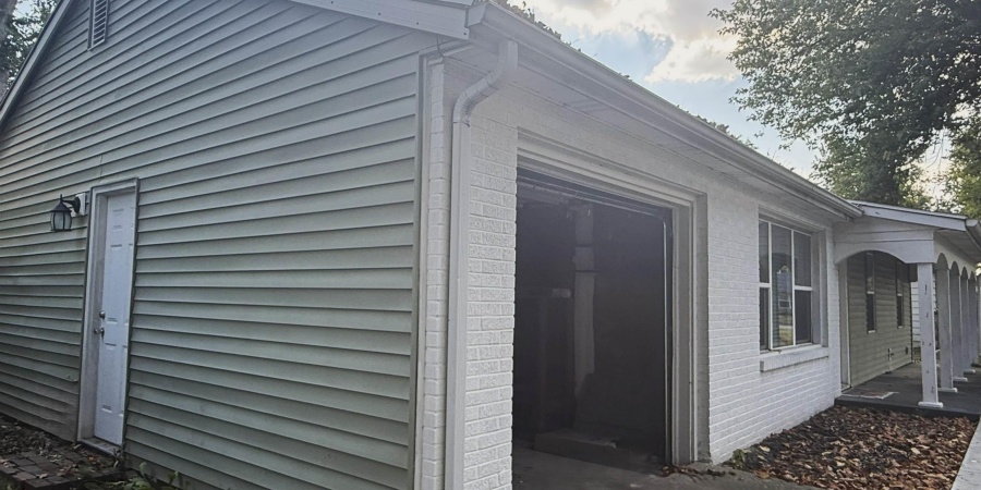 809 E Azalia Drive, Terre Haute, Indiana 47802,MLS,202537655