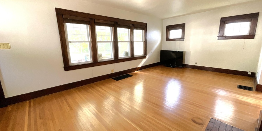 225 N Montgomery Street, Spencer, Indiana 47460-1317,MLS,202537822