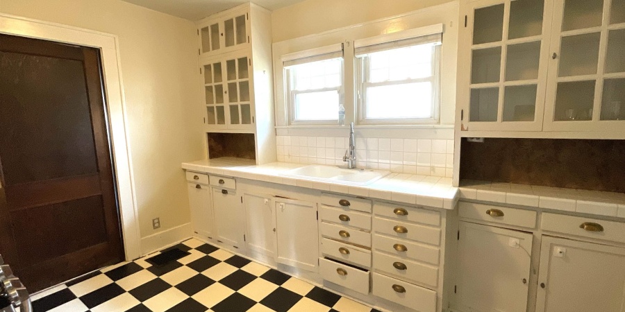 225 N Montgomery Street, Spencer, Indiana 47460-1317,MLS,202537822