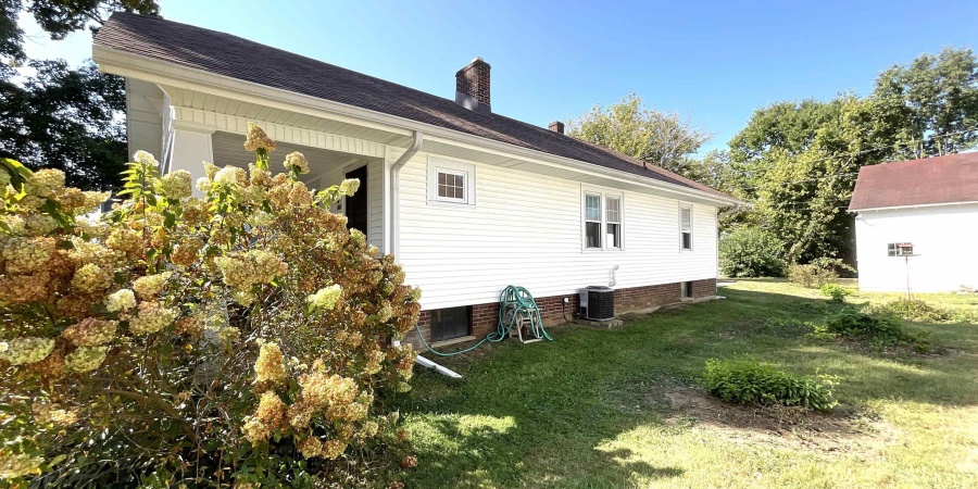 225 N Montgomery Street, Spencer, Indiana 47460-1317,MLS,202537822