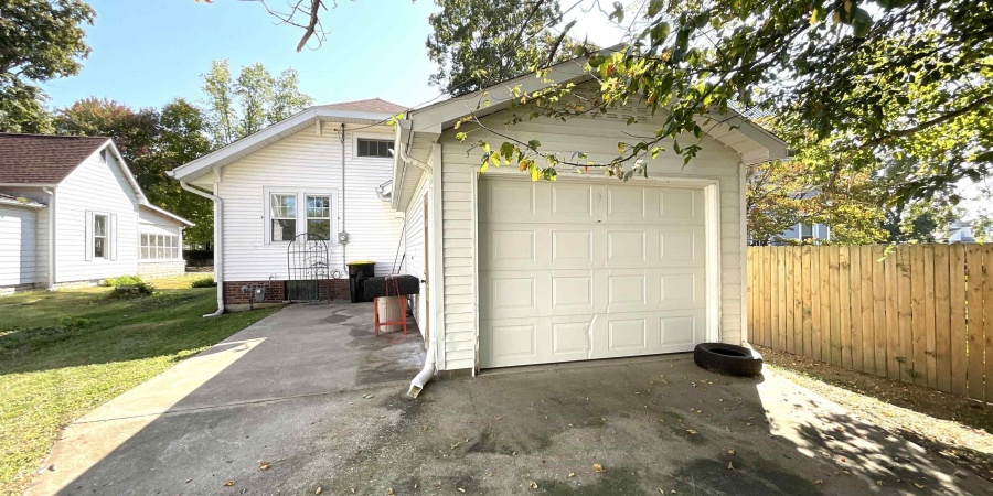 225 N Montgomery Street, Spencer, Indiana 47460-1317,MLS,202537822