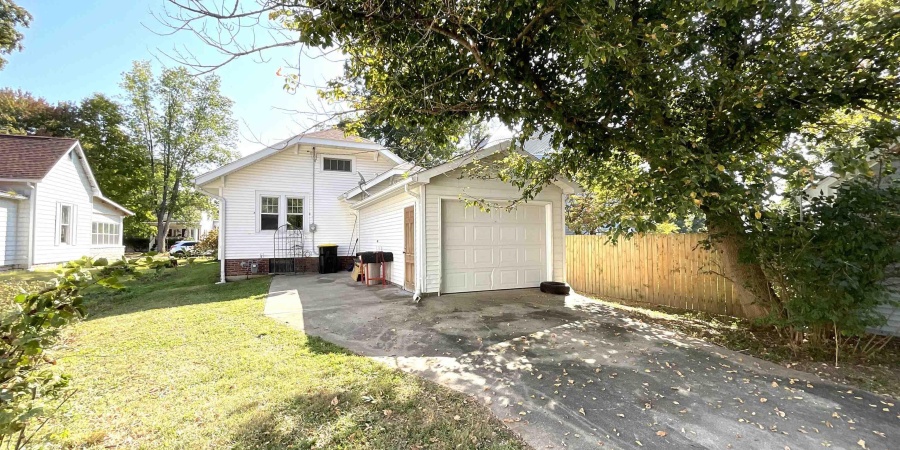 225 N Montgomery Street, Spencer, Indiana 47460-1317,MLS,202537822