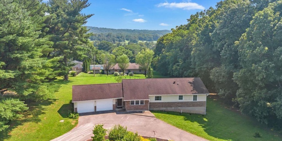 1744 parkview Drive, Bedford, Indiana 47421,MLS,202537897