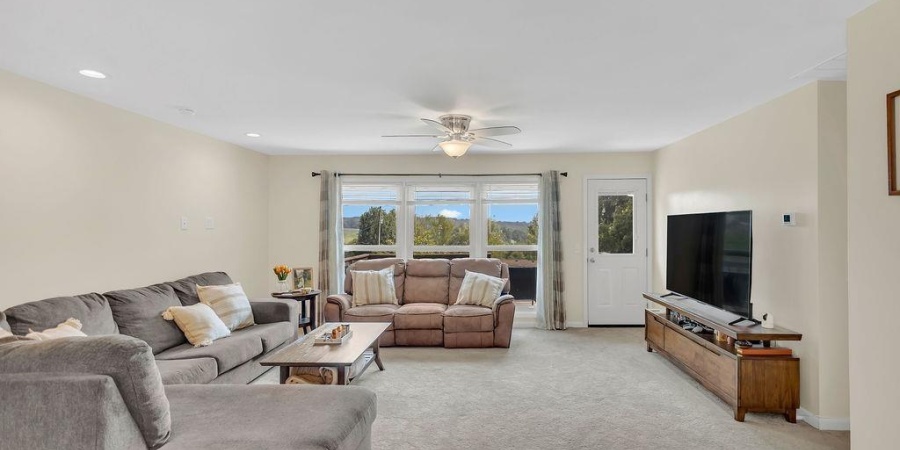 1744 parkview Drive, Bedford, Indiana 47421,MLS,202537897