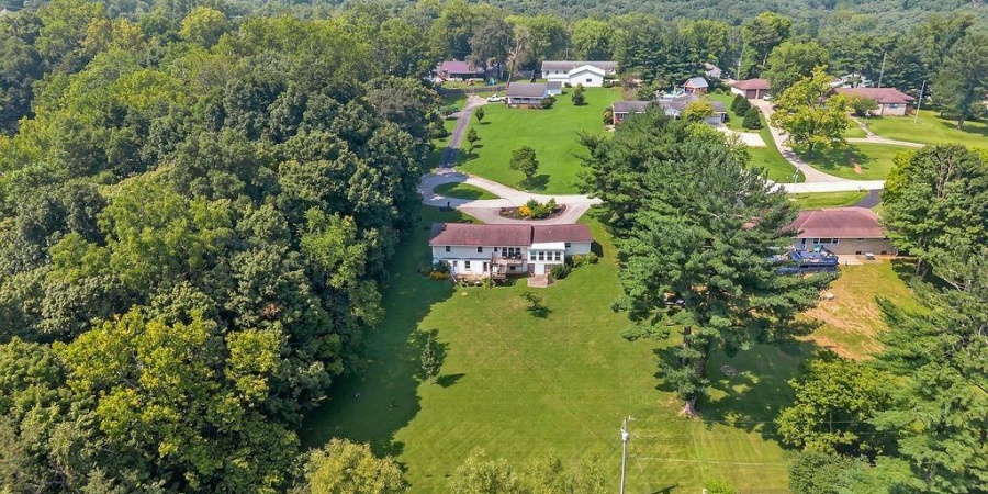 1744 parkview Drive, Bedford, Indiana 47421,MLS,202537897