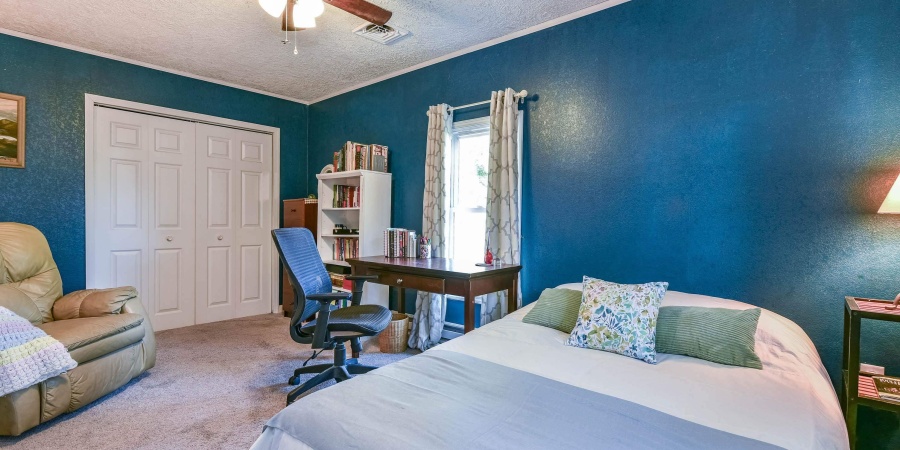 118 W South Street, Bloomfield, Indiana 47424-1324,MLS,202538184