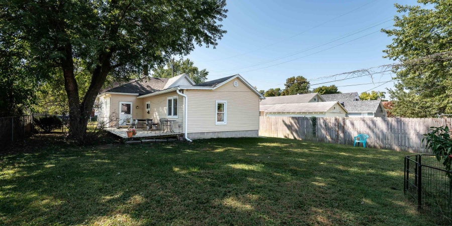 118 W South Street, Bloomfield, Indiana 47424-1324,MLS,202538184