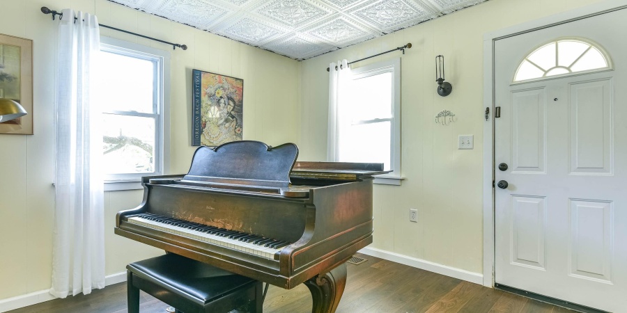 118 W South Street, Bloomfield, Indiana 47424-1324,MLS,202538184