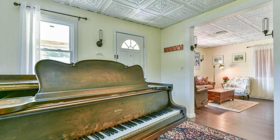 118 W South Street, Bloomfield, Indiana 47424-1324,MLS,202538184