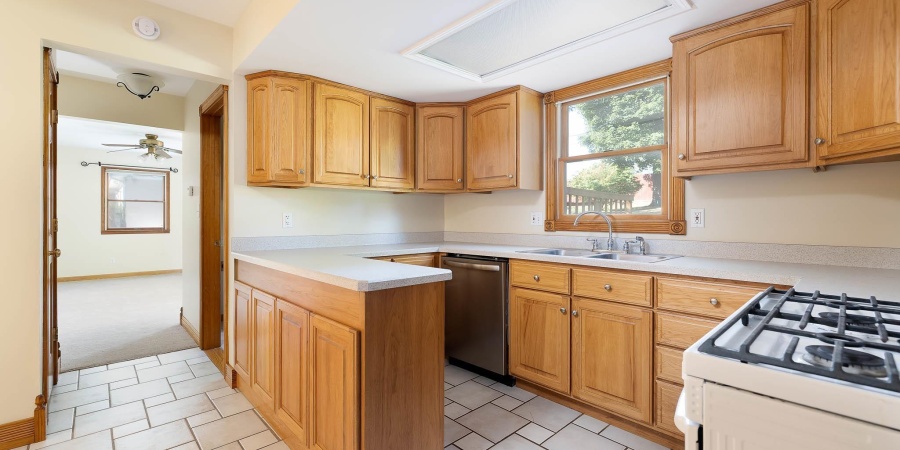 1210 S Tall Oaks Drive, Bloomington, Indiana 47403,MLS,202538299