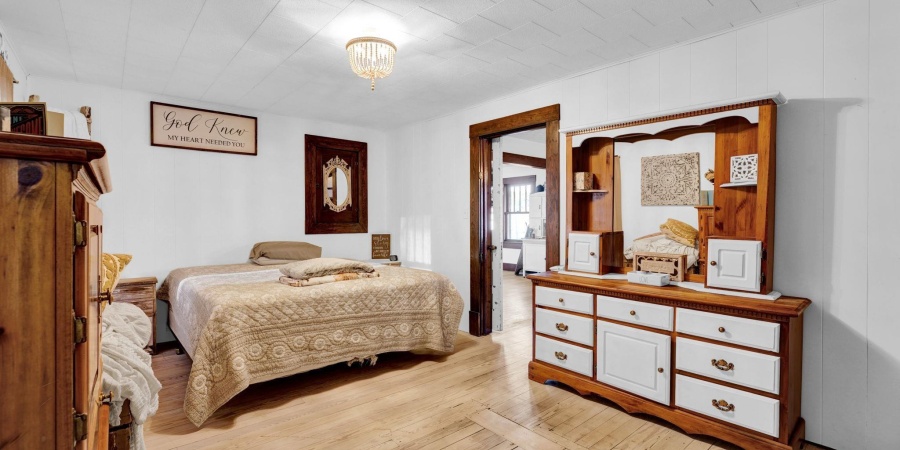 1125 Dixie Highway, Mitchell, Indiana 47446,MLS,202539096