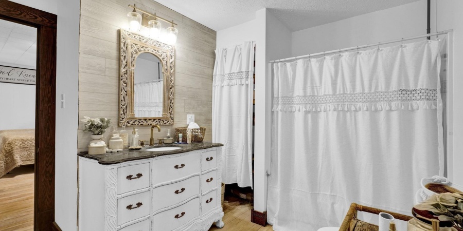 1125 Dixie Highway, Mitchell, Indiana 47446,MLS,202539096