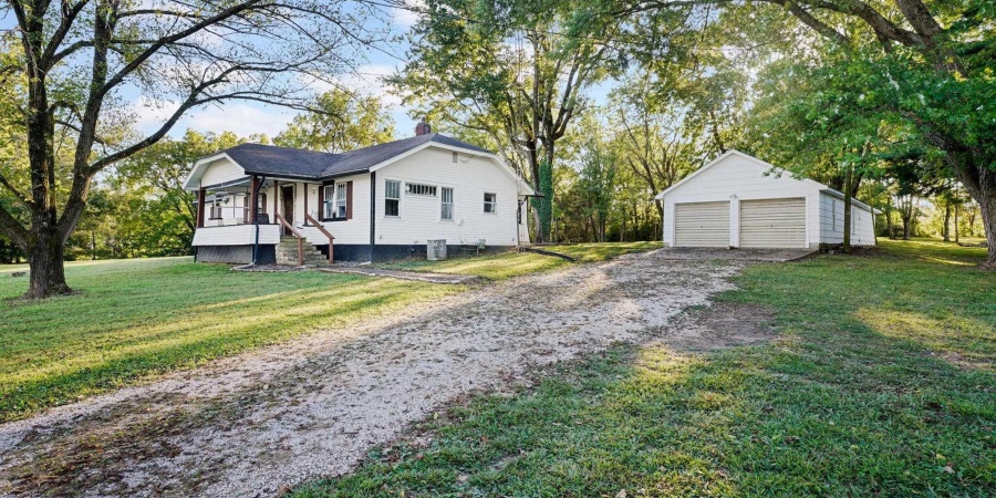 1125 Dixie Highway, Mitchell, Indiana 47446,MLS,202539096