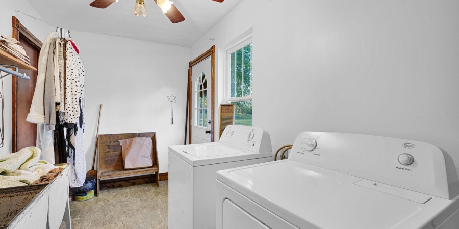 1125 Dixie Highway, Mitchell, Indiana 47446,MLS,202539096