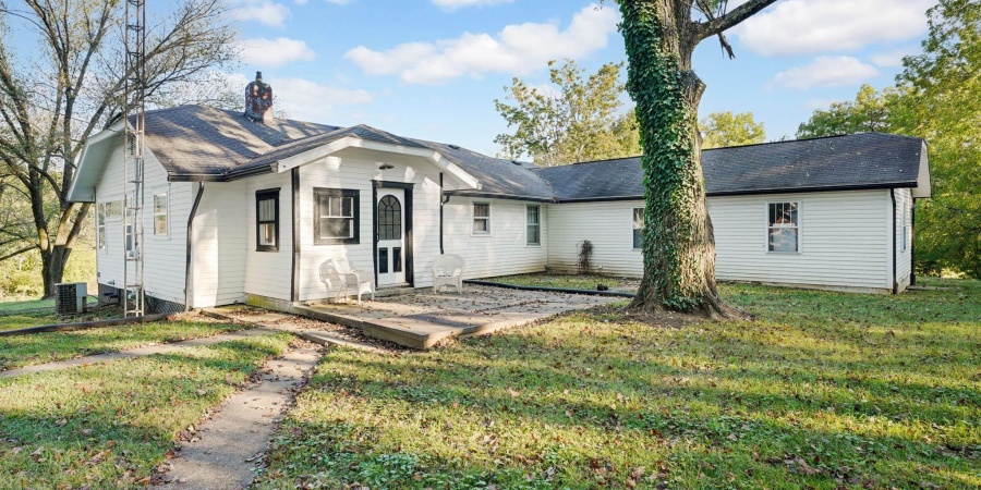 1125 Dixie Highway, Mitchell, Indiana 47446,MLS,202539096