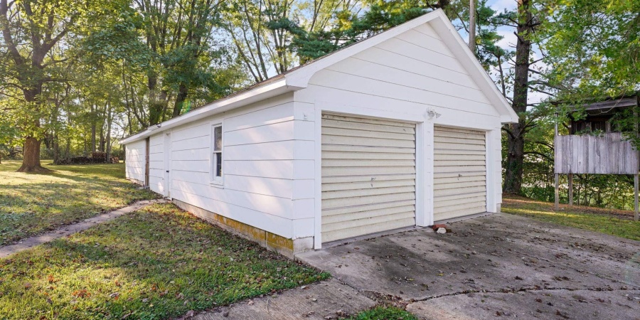 1125 Dixie Highway, Mitchell, Indiana 47446,MLS,202539096