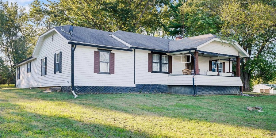 1125 Dixie Highway, Mitchell, Indiana 47446,MLS,202539096