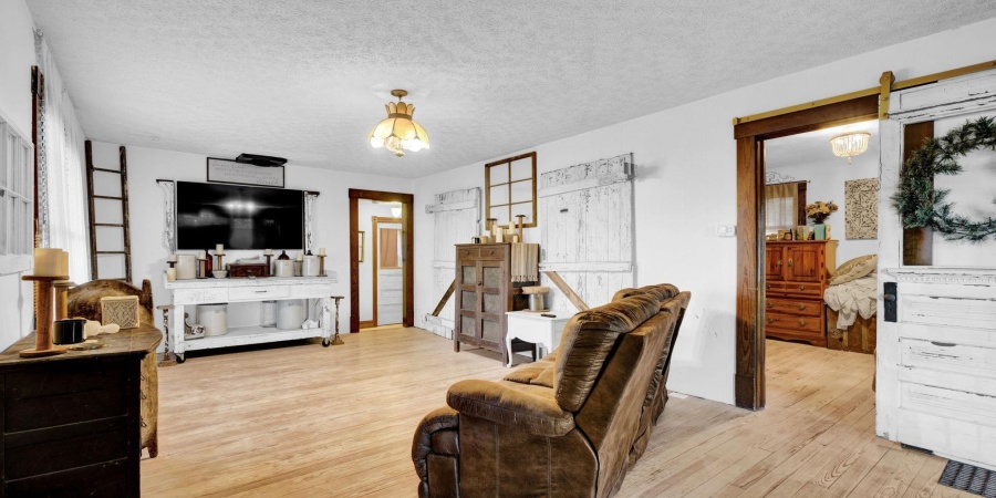 1125 Dixie Highway, Mitchell, Indiana 47446,MLS,202539096