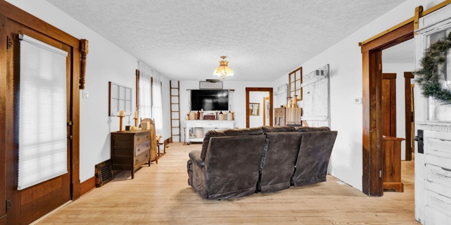 1125 Dixie Highway, Mitchell, Indiana 47446,MLS,202539096