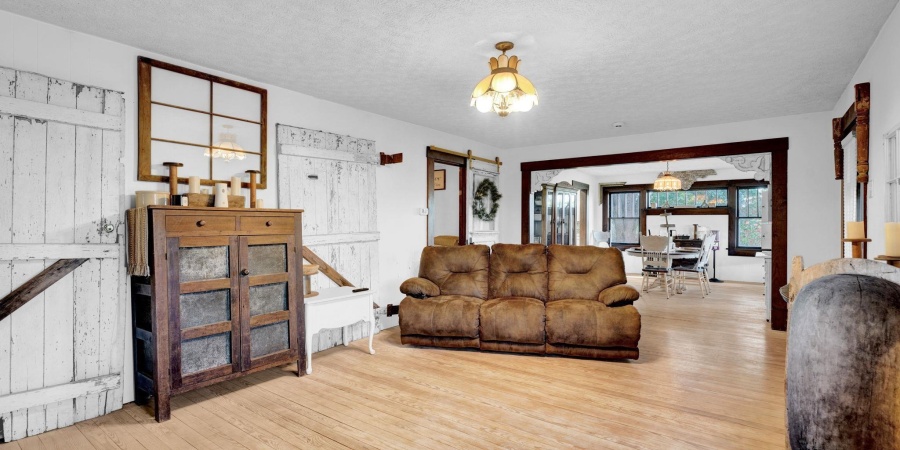 1125 Dixie Highway, Mitchell, Indiana 47446,MLS,202539096