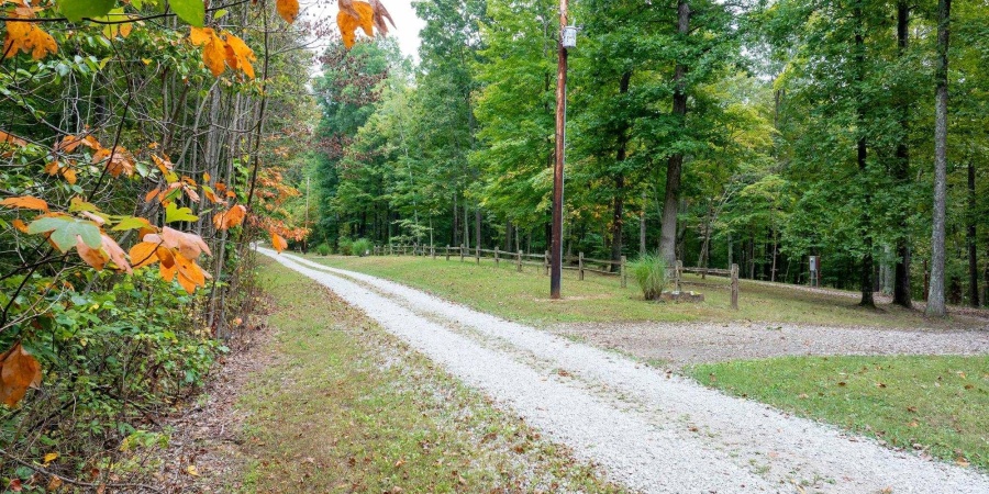 9045 E Pine Road, Bloomfield, Indiana 47424,MLS,202539317