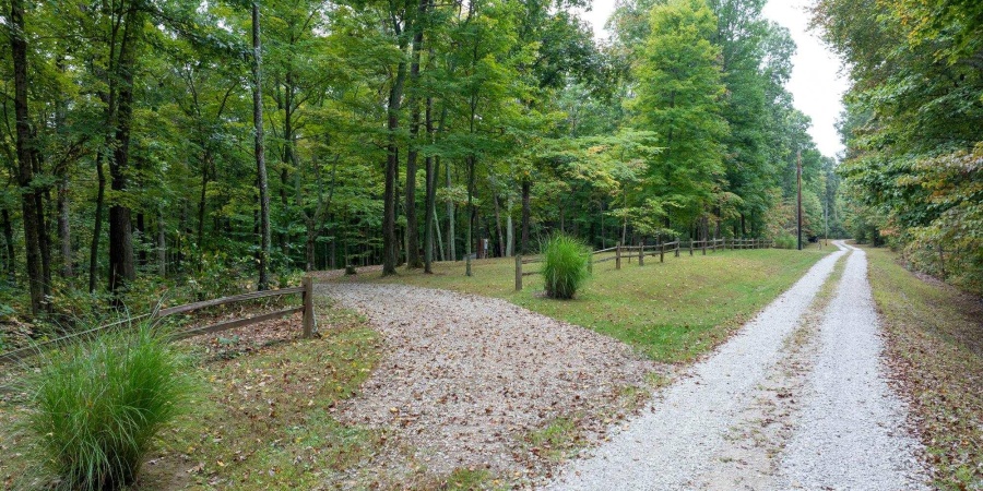 9045 E Pine Road, Bloomfield, Indiana 47424,MLS,202539317