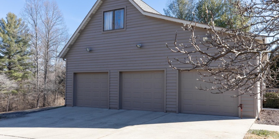 5200 S Leonard Springs Road, Bloomington, Indiana 47403-9026,MLS,202539330