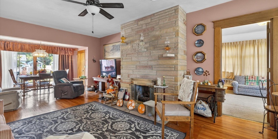 430 W Spring Street, Bloomfield, Indiana 47424-1110,MLS,202539687