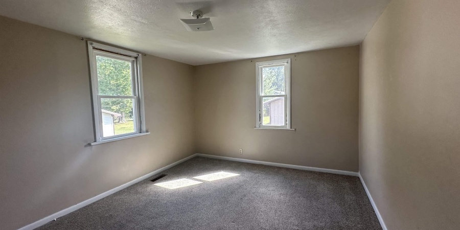 489 NE 11th Street, Linton, Indiana 47441,MLS,202539752