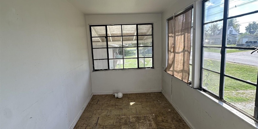 489 NE 11th Street, Linton, Indiana 47441,MLS,202539752