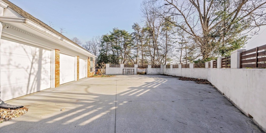 1227 S Pickwick Point, Bloomington, Indiana 47401,MLS,202539767