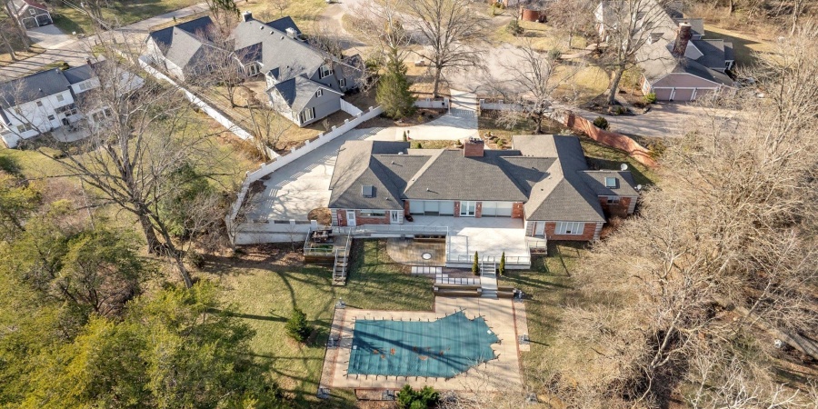 1227 S Pickwick Point, Bloomington, Indiana 47401,MLS,202539767