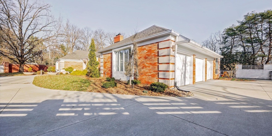 1227 S Pickwick Point, Bloomington, Indiana 47401,MLS,202539767