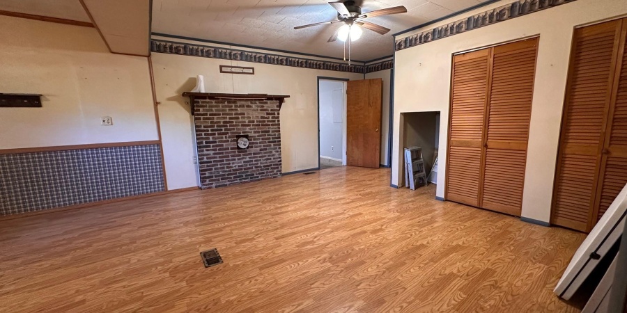 107 W Hancock Ave, Mitchell, Indiana 47446,MLS,202541140