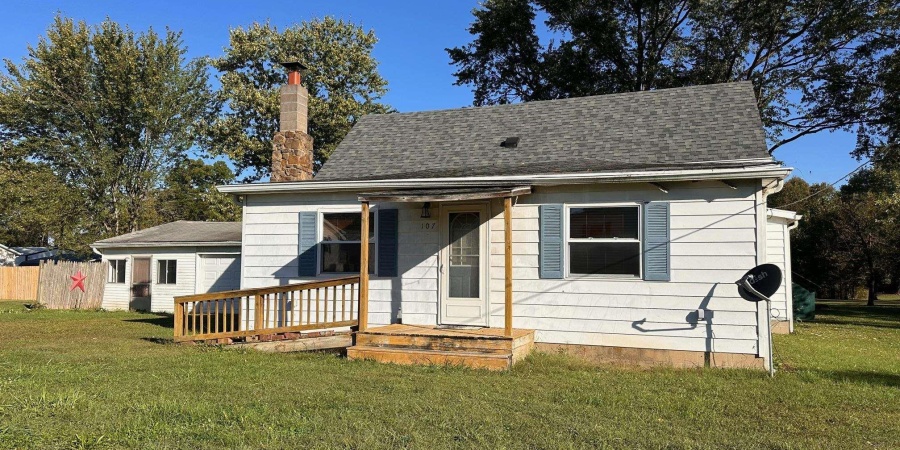 107 W Hancock Ave, Mitchell, Indiana 47446,MLS,202541140