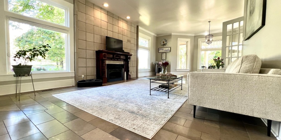 330 Hawthorne Drive, Bedford, Indiana 47421,MLS,202541322