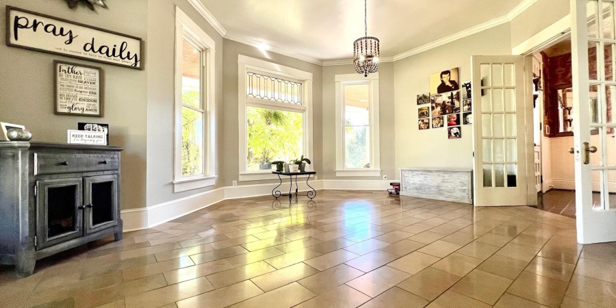 330 Hawthorne Drive, Bedford, Indiana 47421,MLS,202541322