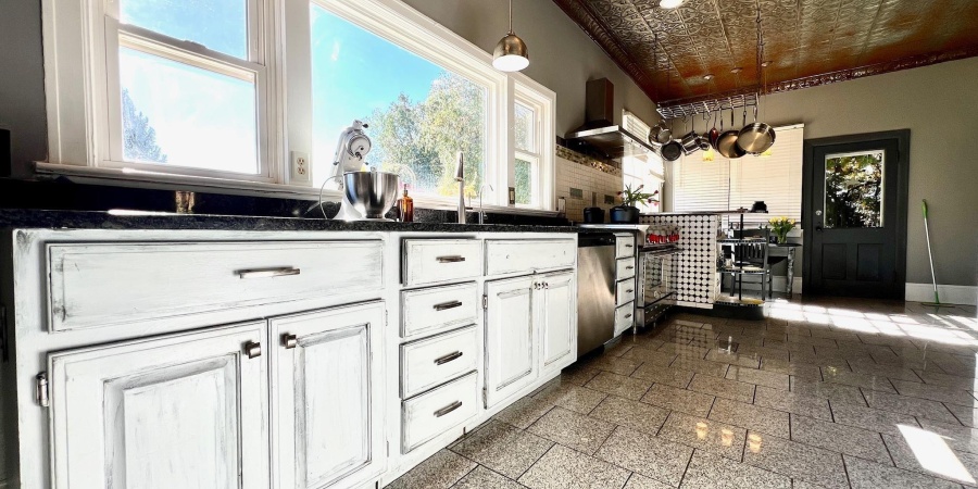 330 Hawthorne Drive, Bedford, Indiana 47421,MLS,202541322